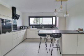 
                                                                                        Vente
                                                                                         Maison 5 pièces