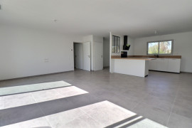 
                                                                                        Vente
                                                                                         Maison 5 pièces