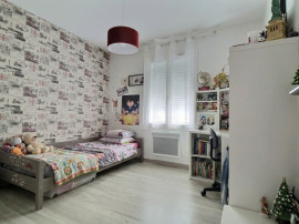 
                                                                                        Vente
                                                                                         Maison 5 pièces