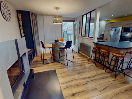 
                                                                                        Vente
                                                                                         MAISON 6 PIECES - 164M2