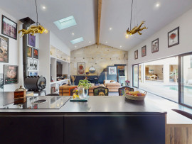 
                                                                                        Vente
                                                                                         MAISON 6 PIECES - 215m2