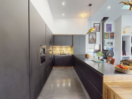 
                                                                                        Vente
                                                                                         MAISON 6 PIECES - 215m2