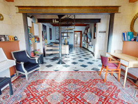 
                                                                                        Vente
                                                                                         MAISON 6 PIECES - 215m2