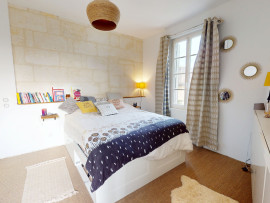 
                                                                                        Vente
                                                                                         MAISON 6 PIECES - 215m2