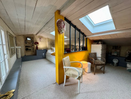 
                                                                                        Vente
                                                                                         MAISON 6 PIECES - 215m2