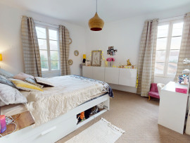 
                                                                                        Vente
                                                                                         MAISON 6 PIECES - 215m2