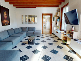 
                                                                                        Vente
                                                                                         MAISON 6 PIECES - 215m2