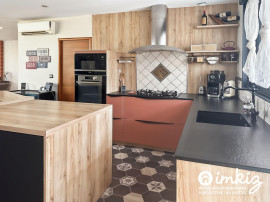 
                                                                                        Vente
                                                                                         Maison 6 pièces