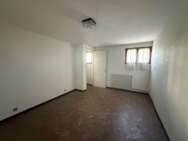 
                                                                                        Vente
                                                                                         Maison 6 pièces