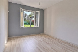 
                                                                                        Vente
                                                                                         Maison 6 pièces