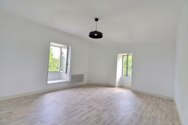 
                                                                                        Vente
                                                                                         Maison 6 pièces