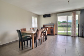 
                                                                                        Vente
                                                                                         Maison 6 pièces
