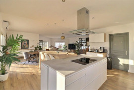 
                                                                                        Vente
                                                                                         Maison 6 pièces
