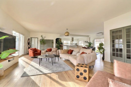 
                                                                                        Vente
                                                                                         Maison 6 pièces