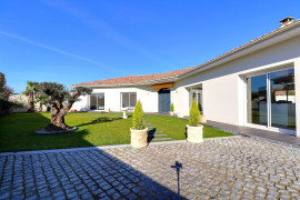 
                                                                                        Vente
                                                                                         Maison 6 pièces