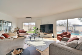 
                                                                                        Vente
                                                                                         Maison 6 pièces