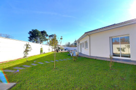 
                                                                                        Vente
                                                                                         Maison 6 pièces