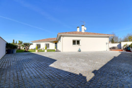 
                                                                                        Vente
                                                                                         Maison 6 pièces