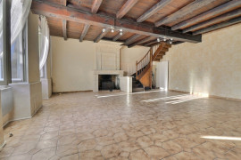 
                                                                                        Vente
                                                                                         Maison 6 pièces