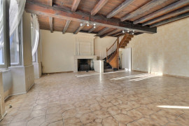 
                                                                                        Vente
                                                                                         Maison 6 pièces