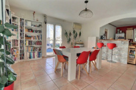 
                                                                                        Vente
                                                                                         Maison 6 pièces