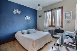 
                                                                                        Vente
                                                                                         Maison 6 pièces