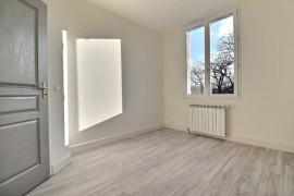 
                                                                                        Vente
                                                                                         Maison 6 pièces
