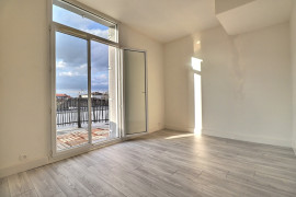 
                                                                                        Vente
                                                                                         Maison 6 pièces