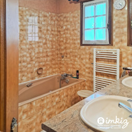 
                                                                                        Vente
                                                                                         Maison 6 pièces