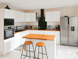 
                                                                                        Vente
                                                                                         Maison 6 pièces