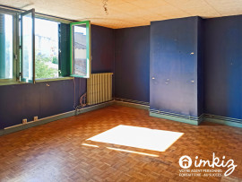 
                                                                                        Vente
                                                                                         Maison 6 pièces avec extérieur Métro à 50 m