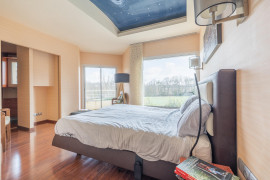 
                                                                                        Vente
                                                                                         Maison 6 pièces avec piscine et 1500 m² de terrain