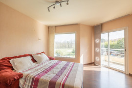 
                                                                                        Vente
                                                                                         Maison 6 pièces avec piscine et 1500 m² de terrain