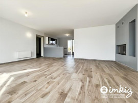 
                                                                                        Vente
                                                                                         Maison 6 pièces de 119m² rénovée avec jardin.