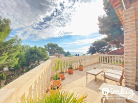 
                                                                                        Vente
                                                                                         Maison 7 pièces