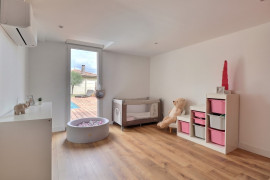 
                                                                                        Vente
                                                                                         Maison 7 pièces