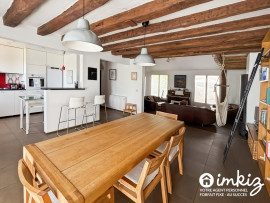 
                                                                                        Vente
                                                                                         Maison 7 pièces