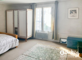 
                                                                                        Vente
                                                                                         Maison 7 pièces