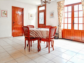 
                                                                                        Vente
                                                                                         Maison 7 pièces