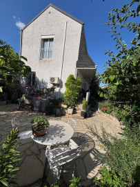 
                                                                                        Vente
                                                                                         Maison 7 pièces, calme, grands volumes, lumineuse