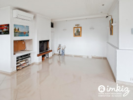 
                                                                                        Vente
                                                                                         Maison 7 pièces, calme, grands volumes, lumineuse