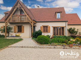 
                                                                                        Vente
                                                                                         Maison 7 pièces  en excellent état sur jardin