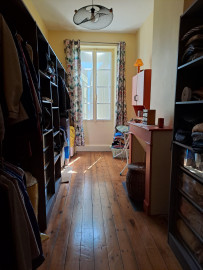 
                                                                                        Vente
                                                                                         Maison 7 pièces entièrement rénovée