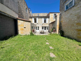 
                                                                                        Vente
                                                                                         Maison 7 Pièces - Jardin - Chartrons