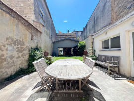 
                                                                                        Vente
                                                                                         Maison 7 Pièces - Jardin - Chartrons