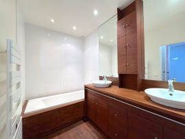 
                                                                                        Vente
                                                                                         Maison 7 Pièces - Jardin - Chartrons