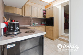 
                                                                                        Vente
                                                                                         Maison 7 pièces pour thérapeutes, artistes