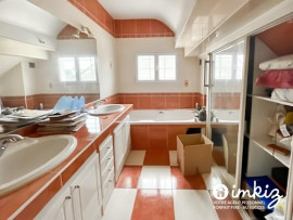 Vente
                                                                                Maison 7 pièces + terrasse 32 m²