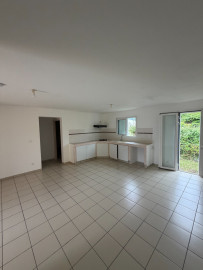 
                                                                                        Location
                                                                                         Maison 75m² Salazie – 810€/mois