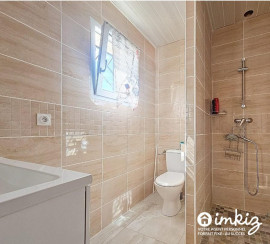 
                                                                                        Vente
                                                                                         Maison 8 pièces